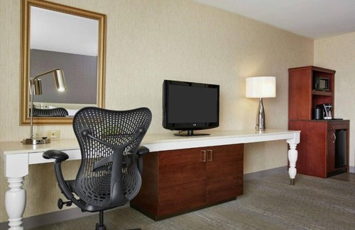 The East Side House | Bright and comfy stay, close to the Bay !