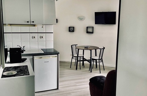 La Rochelle Apartment | Bright apartment, quiet, secure residence, swimming pool/parking, near Port Minimes