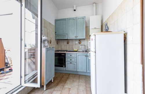 Pescara Apartment | Bright apartment that accommodates up to 4 people, equipped with all the comforts for a pleasant stay, with two bedrooms and a panoramic terrace that offers a beautiful view of the Maiella and Gran Sasso mountains. The accommodation is located in the cen