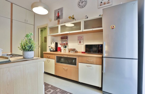 Salerno Apartment | Bright apartment with balcony ideal for up to 4 people, equipped with every comfort to ensure a relaxing stay. Located just 200 meters from the sea, it is located in the eastern area of Salerno, in a quiet but well-served neighborhood, with shops,