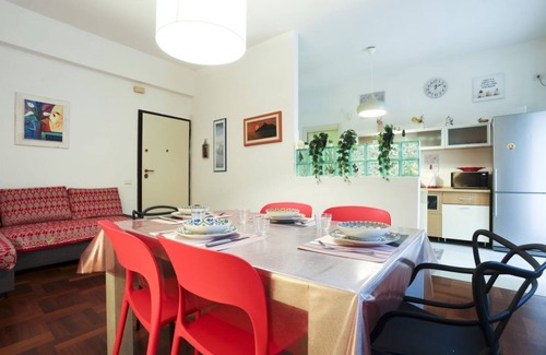 Salerno Apartment | Bright apartment with balcony ideal for up to 4 people, equipped with every comfort to ensure a relaxing stay. Located just 200 meters from the sea, it is located in the eastern area of Salerno, in a quiet but well-served neighborhood, with shops,
