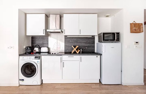 Begles Apartment | Bright apartment with large loggia & parking, near center and train station