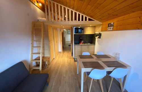 Chatel Apartment | Bright apt with loft, 2 balconies, 200m from lifts