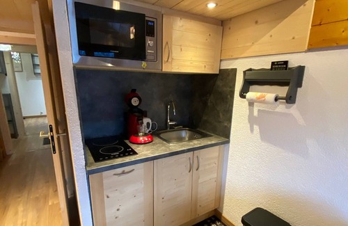 Chatel Apartment | Bright apt with loft, 2 balconies, 200m from lifts