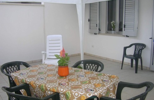 Lido Conchiglie Apartment | Bright basement flat