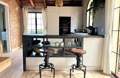 Betera Apartment | Bright boutique loft 5 min from the subway