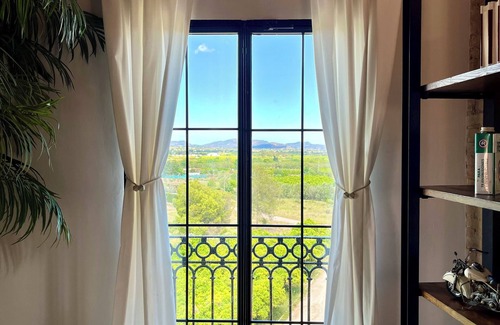 Betera Apartment | Bright boutique loft 5 min from the subway