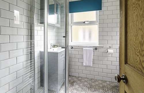 Brixton Hill Apartment | Bright Brixton Garden Apartment
