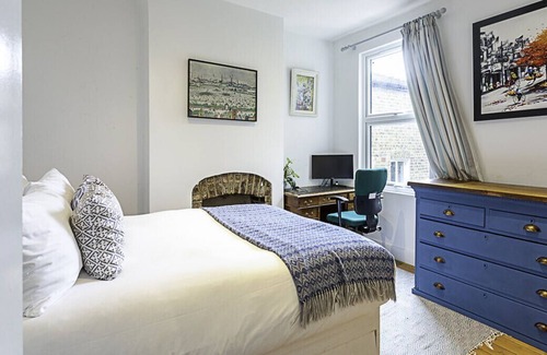 Brixton Hill Apartment | Bright Brixton Garden Apartment