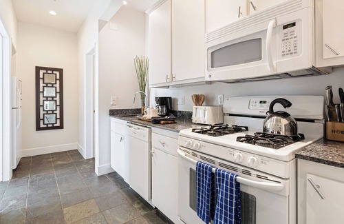 Cayucos House | Bright Cayucos Bungalow Steps to Beach & Pier | 3BR w/Shared Firepit Lounge