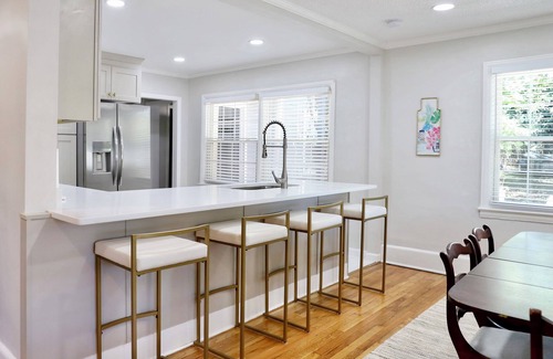 Drayton House | Bright & Cheerful Modern Home located 1.5 miles from Downtown Spartanburg