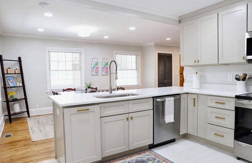 Drayton House | Bright & Cheerful Modern Home located 1.5 miles from Downtown Spartanburg
