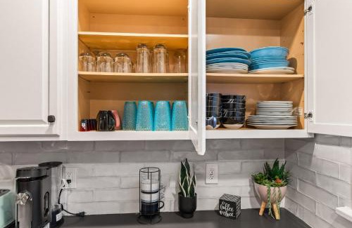 Eastside House | Bright Coastal Escape 4 Bedroom 2 Bath Near CSULB Long Beach Airport and Beach