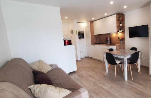 Agay Apartment | Bright cocoon with pool - facing the sea