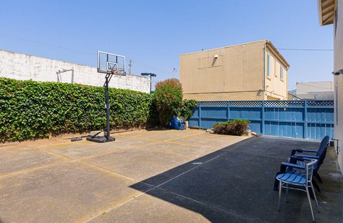 St. Francis House | Bright & comfortable 4brs Home in Daly City