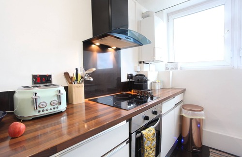 Parsons Green and Walham Apartment | Bright Comfortable Chelsea flat - Great Location!
