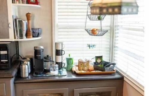 Van Nuys House | Bright Comfortable Home in Van Nuys