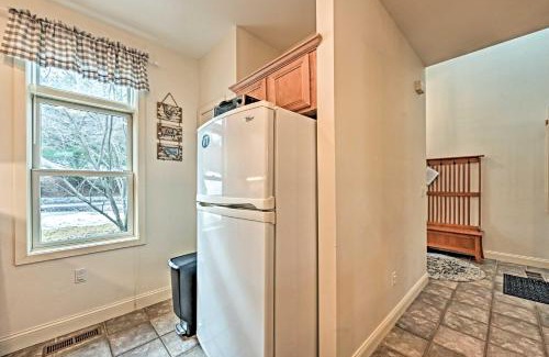 West Hartford Apartment | Bright Condo with Community Perks Near Ski Quechee!