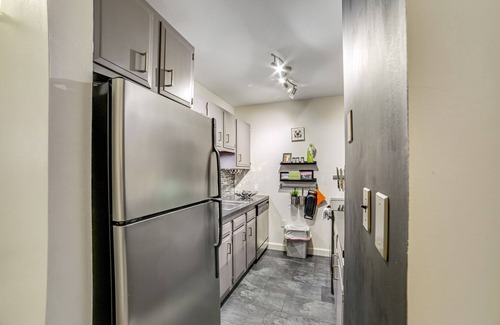 Waitsfield Condo | Bright condo with pool, sauna, tennis - 2 miles from Sugarbush Resort