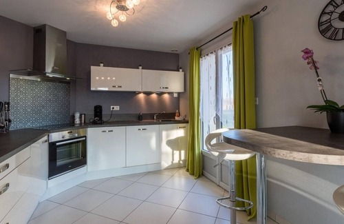 Gy Cottage | Bright Cottage in the Heart of Monts de Gy