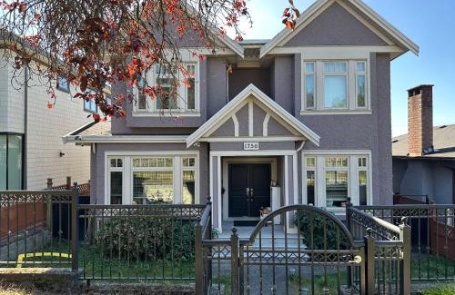 Fraserview Apartment | Bright & Cozy 1B1B in Vancouver-close to YVR Airport & DT, Free Parking, Private Entrance,