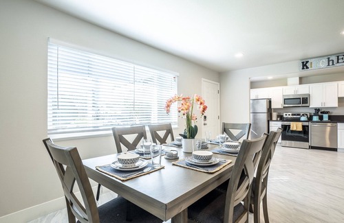 Carmichael House | BRIGHT & COZY FULLY REMODELED HOME