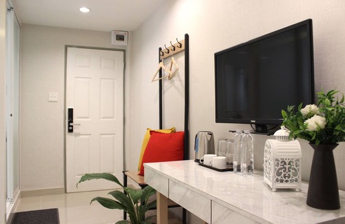 Ratchadaphisek Apartment | Bright Double Room close to everything| MRT-Huai Khwang | 302