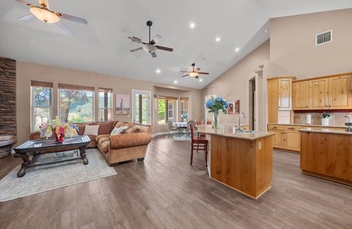Lake Hughes House | Bright Family Getaway Mountain Views Outdoor Living