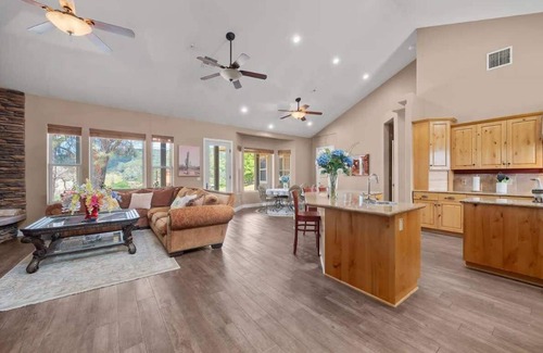 Lake Hughes House | Bright Family Getaway Mountain Views Outdoor Living