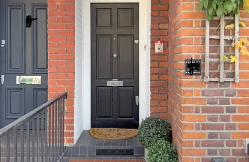 Parsons Green and Walham House | Bright Family Home in Parsons Green- close to tube