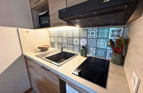 Les Bains de la Preste Condo | Bright studio with patio and mountain views