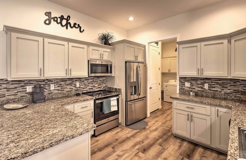 Fort Mohave House | Bright Home w/Yard, 4 Mi to Colorado River!