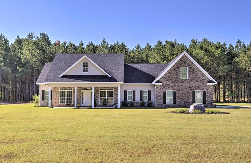 Hopkins Cottage | Bright Hopkins Home w/Game Room & Fire Pit!