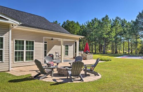 Hopkins House | Bright Hopkins Home with Game Room and Fire Pit!