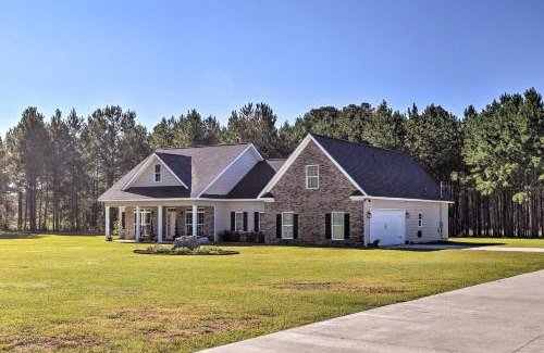 Hopkins House | Bright Hopkins Home with Game Room and Fire Pit!