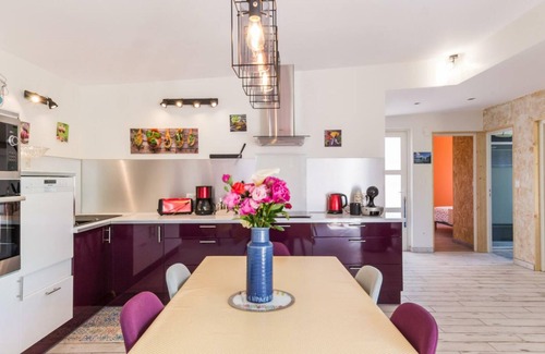 Lingreville Cottage | Bright house with terrace and parking 800m from the beach