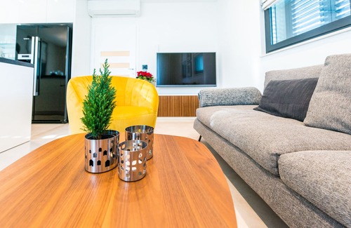 Gorica Apartment | Bright Luxurious Three-bedroom Home with Sea View