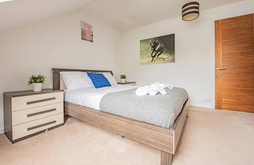 Chiswick Riverside Apartment | Bright Modern 1 Bed Flat 5min walk from Station