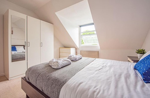 Chiswick Riverside Apartment | Bright Modern 1 Bed Flat 5min walk from Station