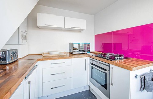 Chiswick Riverside Apartment | Bright Modern 1 Bed Flat 5min walk from Station
