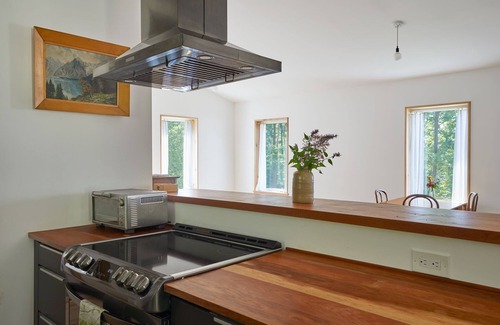 Nelsonville Apartment | Bright/modern escape : nestled in the forest, walk to the village & train
