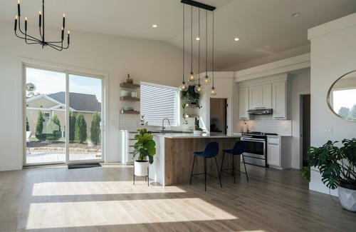 Sun Prairie House | Bright, modern & spacious 3-bedroom home with AC, WiFi in fantastic Sun Prairie