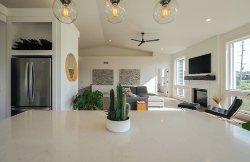 Sun Prairie House | Bright, modern & spacious 3-bedroom home with AC, WiFi in fantastic Sun Prairie