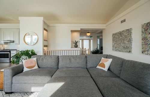 Sun Prairie House | Bright, modern & spacious 3-bedroom home with AC, WiFi in fantastic Sun Prairie