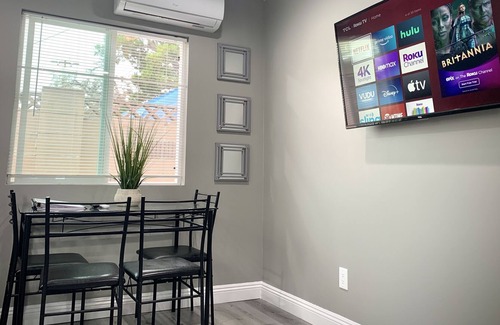 North Hills West House | Bright Modern Valley House | Kitchen | Washer & Dryer / Dogs OK!