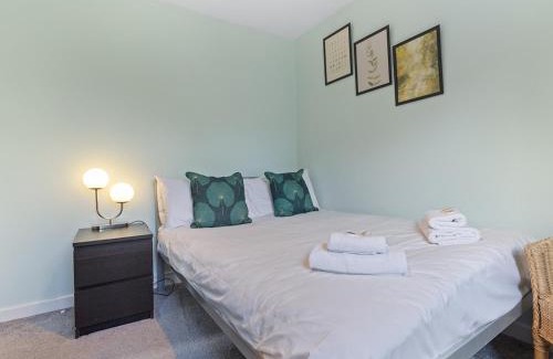 York House | Bright Modern York Home with Free Parking Pass the Keys