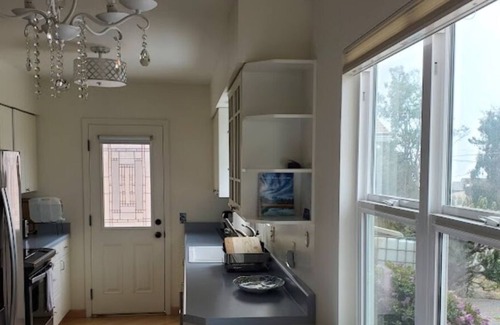 Park Hill Cottage | Bright Ocean Views 2 bedroom Cottage by the Sea