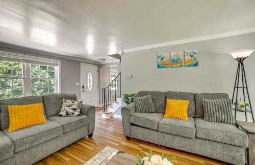 South Hills House | Bright Pittsburgh House with Yard 3 Mi to Downtown!
