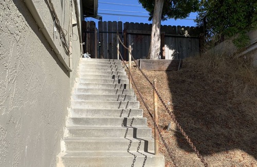 San Leandro House | Bright Private In-law 1 bedroom unit in San Leandro hills w/ Washer&Dryer