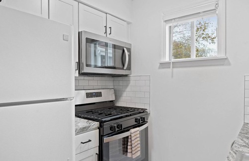 Pittsburgh Apartment | Bright & Quiet 1Bdr Apt in Millvale/Lawrenceville